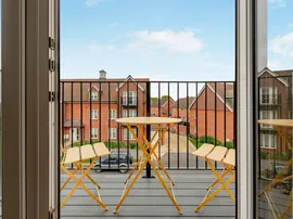 Hoadley Road, Horley thumb 2