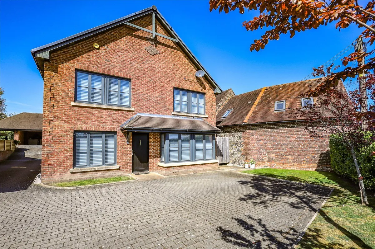 Farnham Road, Liss, Hampshire, GU33