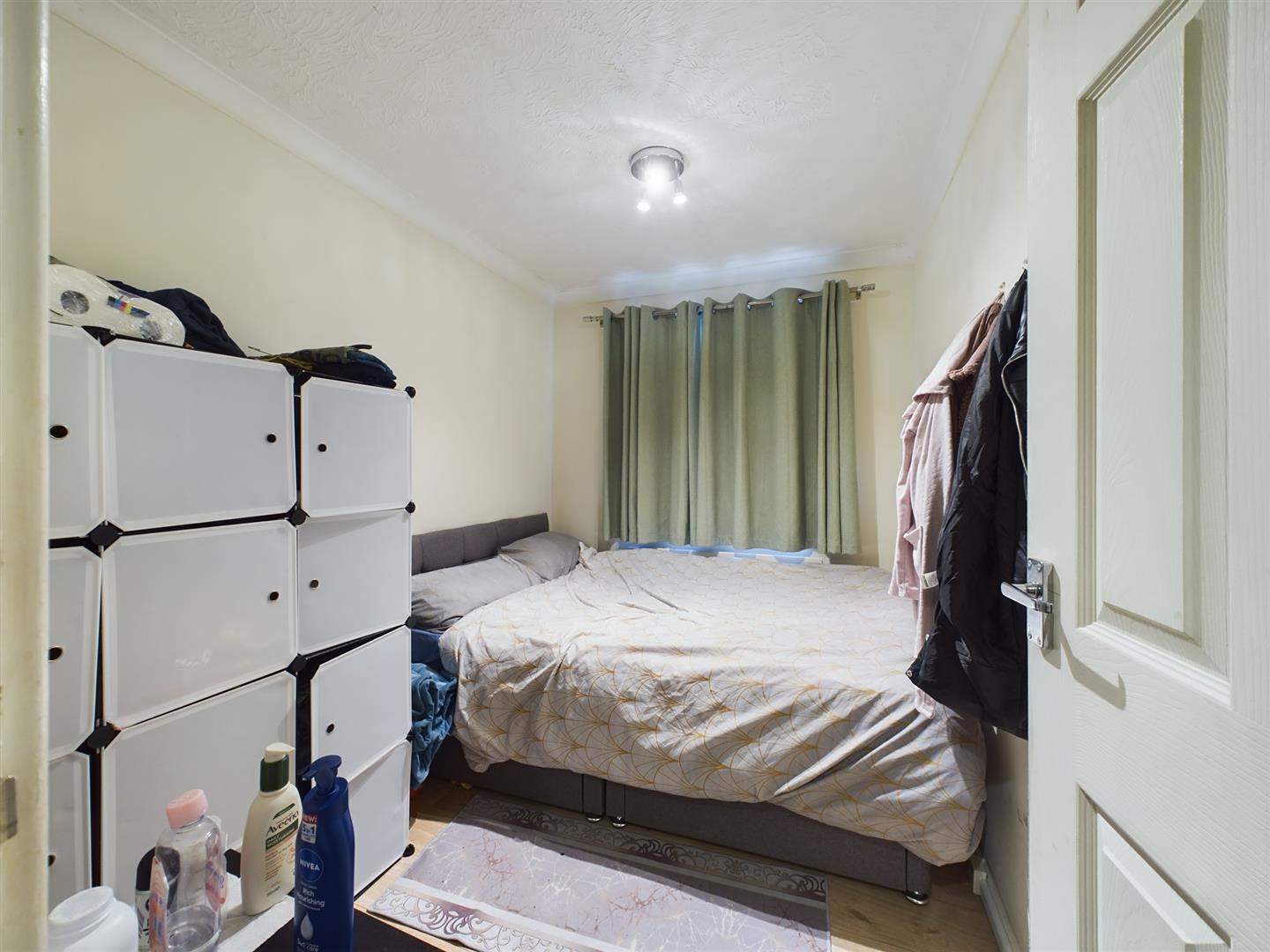 Milne Close, Bewbush, Crawley Image 3