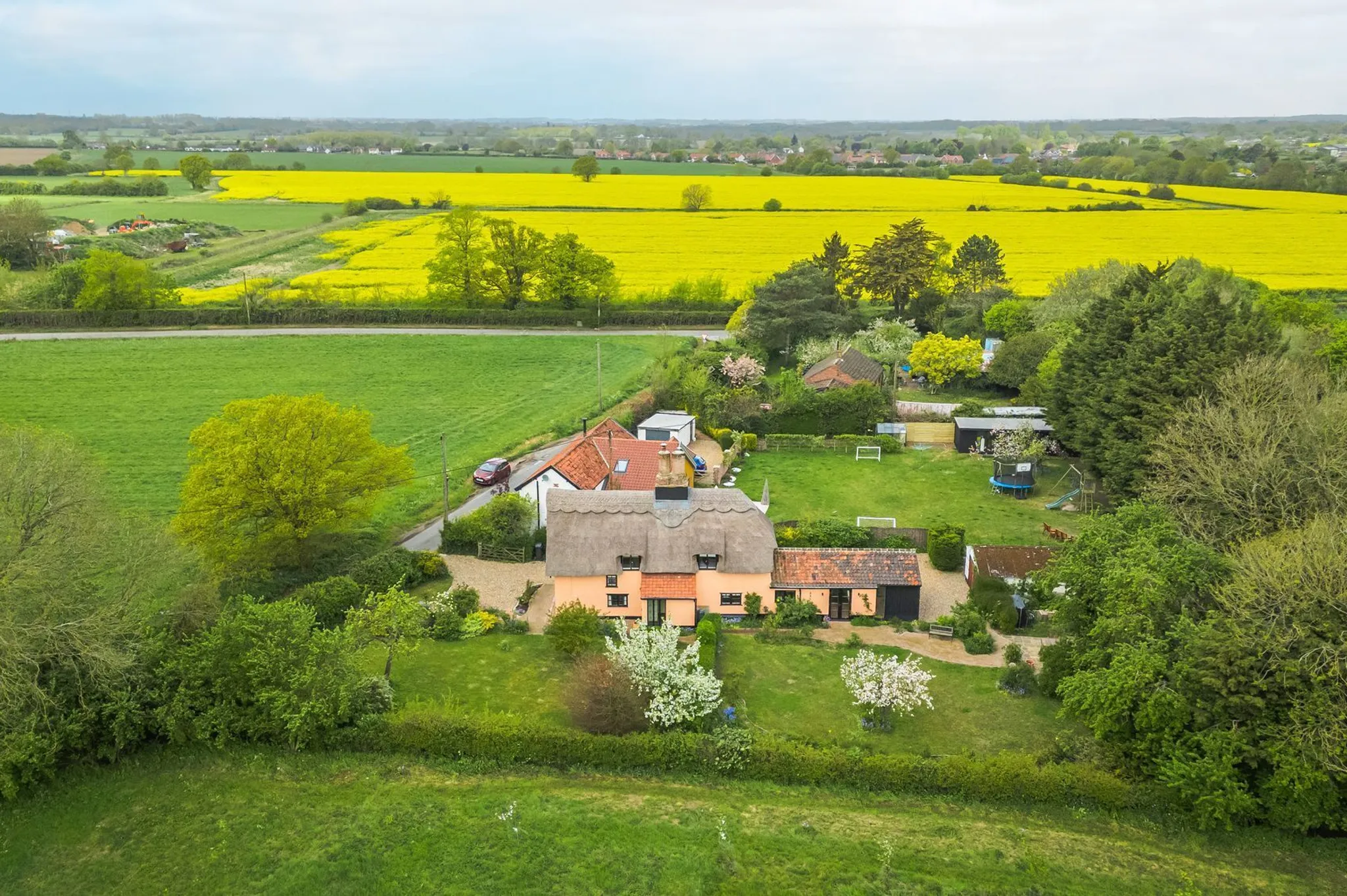 Beautifully Restored Cottage With Spacious, Stylish Interiors In Hempnall