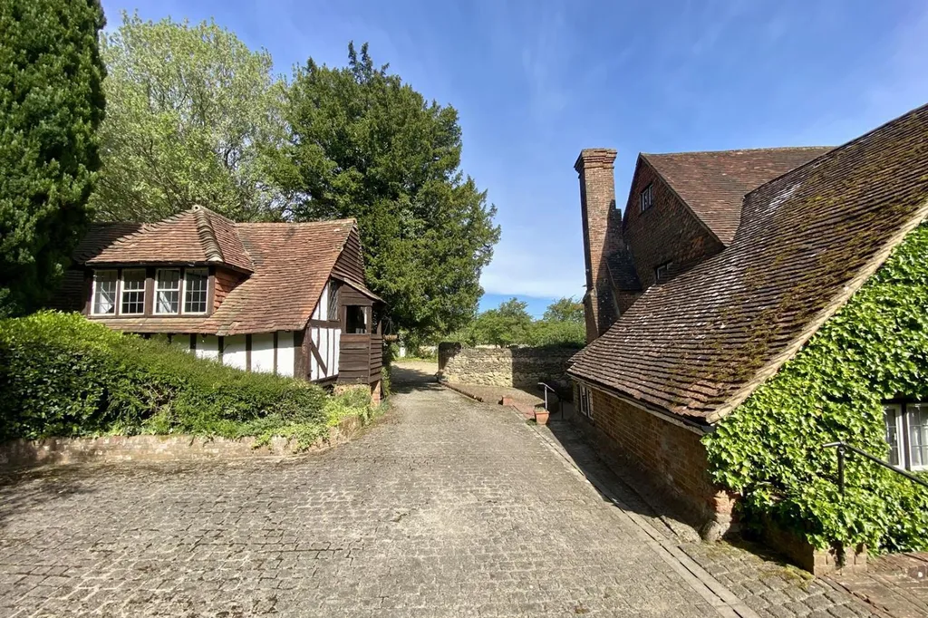 5 Bedroom House For Sale: Ponds Lane, Shere, Guildford