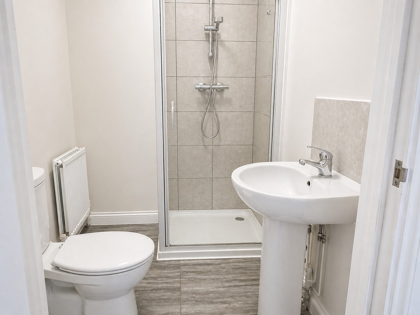 One Bedroom Flat  To Let  West Hendon Broadway  NW9 Image 4