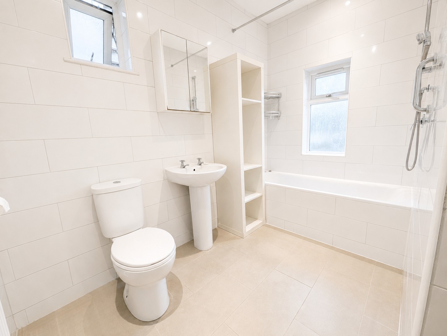 Large Two Bed Flat with Roof Terrace  To Let  Sevington Road  NW4 Image 11
