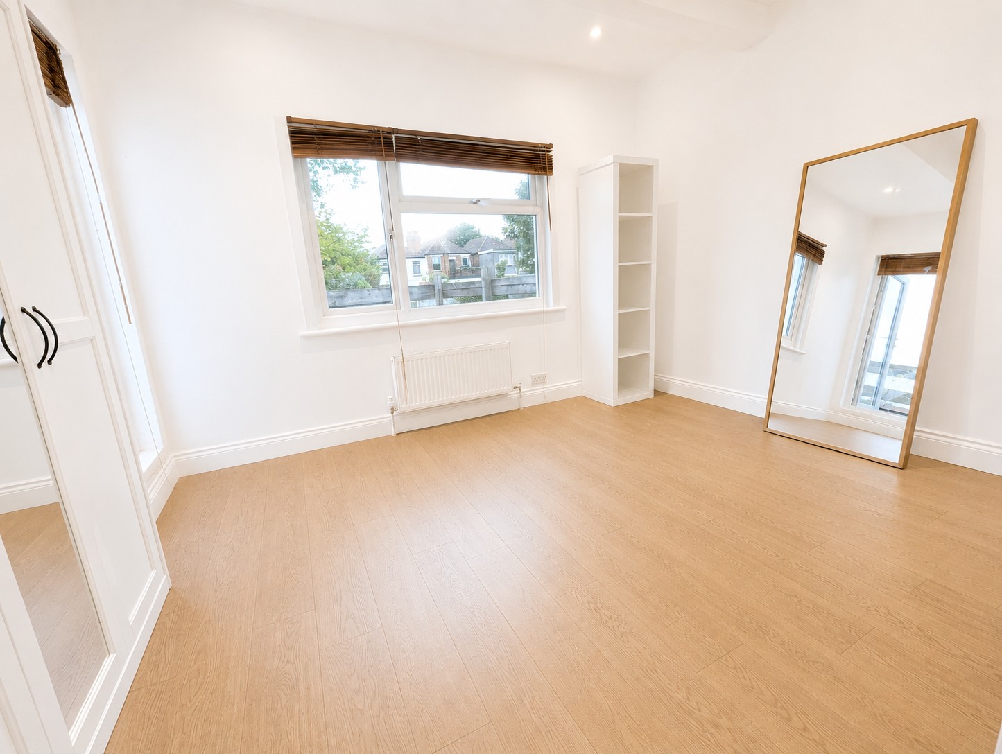 Large Two Bed Flat with Roof Terrace  To Let  Sevington Road  NW4 Image 9