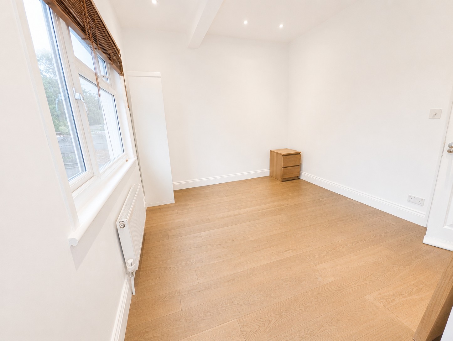 Large Two Bed Flat with Roof Terrace  To Let  Sevington Road  NW4 Image 8