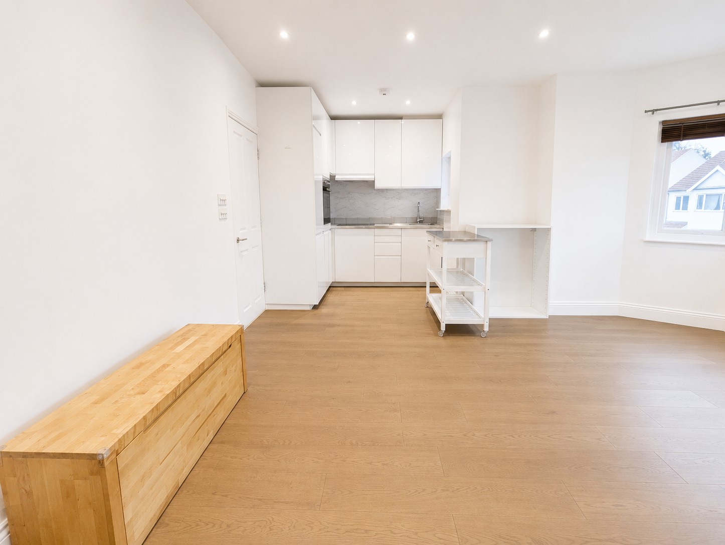 Large Two Bed Flat with Roof Terrace  To Let  Sevington Road  NW4 Image 5