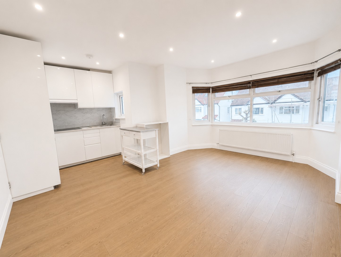 Large Two Bed Flat with Roof Terrace  To Let  Sevington Road  NW4 Image 4