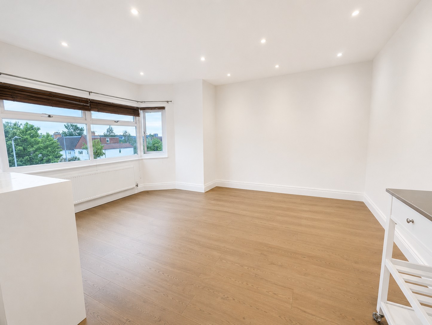 Large Two Bed Flat with Roof Terrace  To Let  Sevington Road  NW4 Image 2