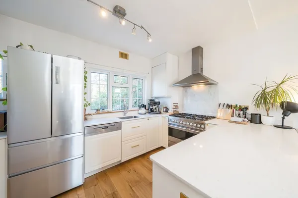 Queens Road, Weybridge, KT13 photo 3