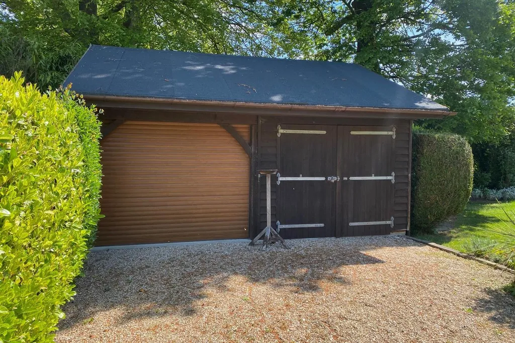 4 Bedroom Bungalow - Detached For Sale: Kiln Way, Grayshott, Hindhead