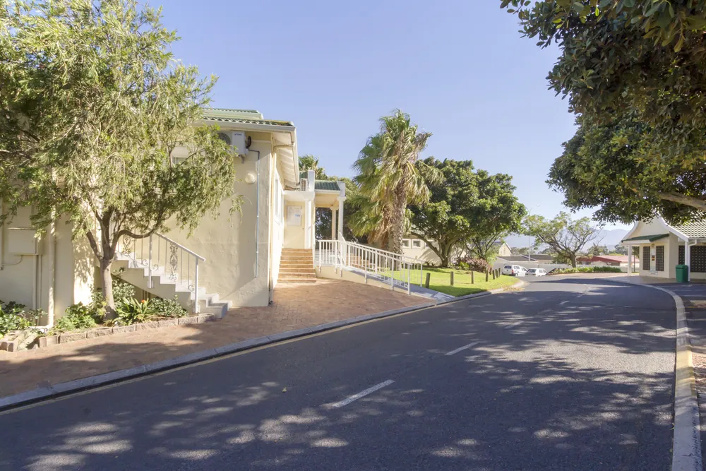 South Africa, Western Cape, Greenways Golf Estate, Village Green Close, 11