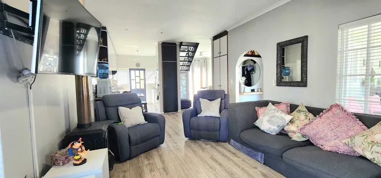 South Africa, Western Cape, Greenways Golf Estate, Village Green Close, 11