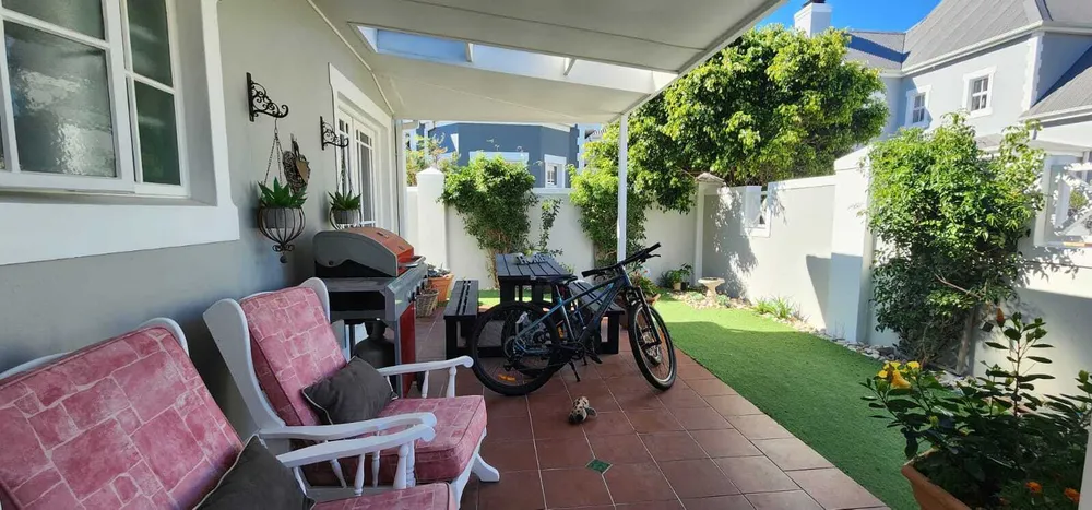 South Africa, Western Cape, Greenways Golf Estate, Village Green Close, 11