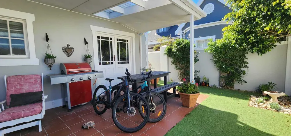 South Africa, Western Cape, Greenways Golf Estate, Village Green Close, 11