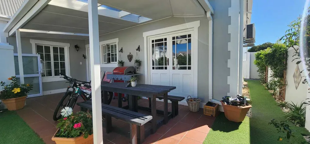 South Africa, Western Cape, Greenways Golf Estate, Village Green Close, 11