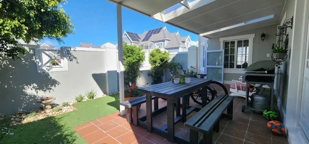 South Africa, Western Cape, Greenways Golf Estate, Village Green Close, 11