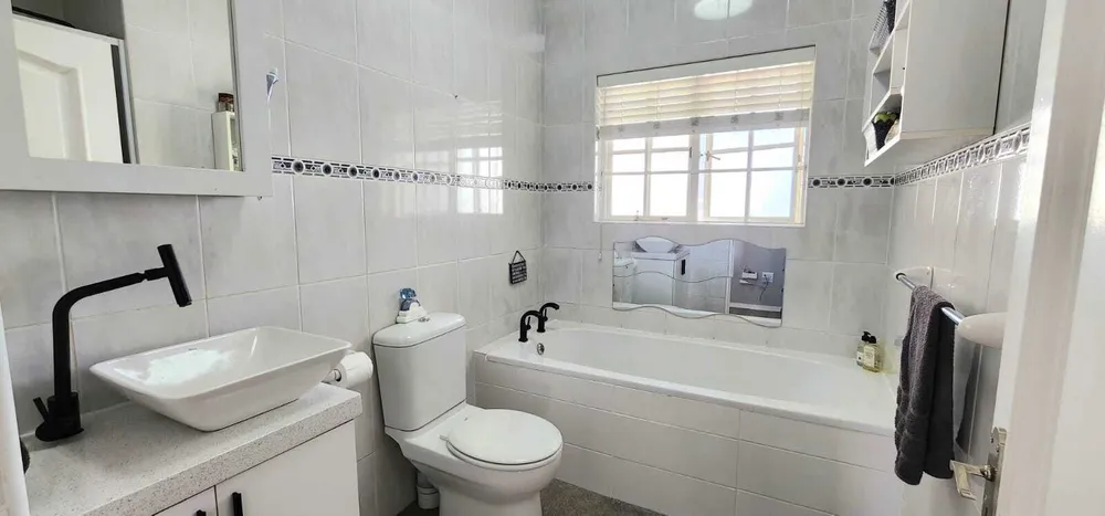 South Africa, Western Cape, Greenways Golf Estate, Village Green Close, 11