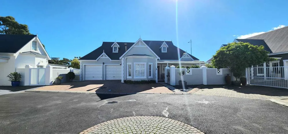 South Africa, Western Cape, Greenways Golf Estate, Village Green Close, 11