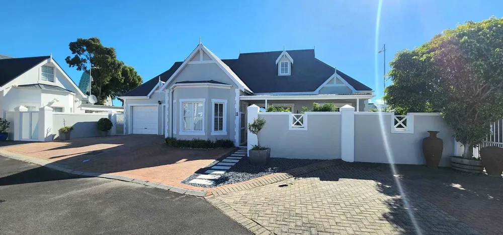 South Africa, Western Cape, Greenways Golf Estate, Village Green Close, 11