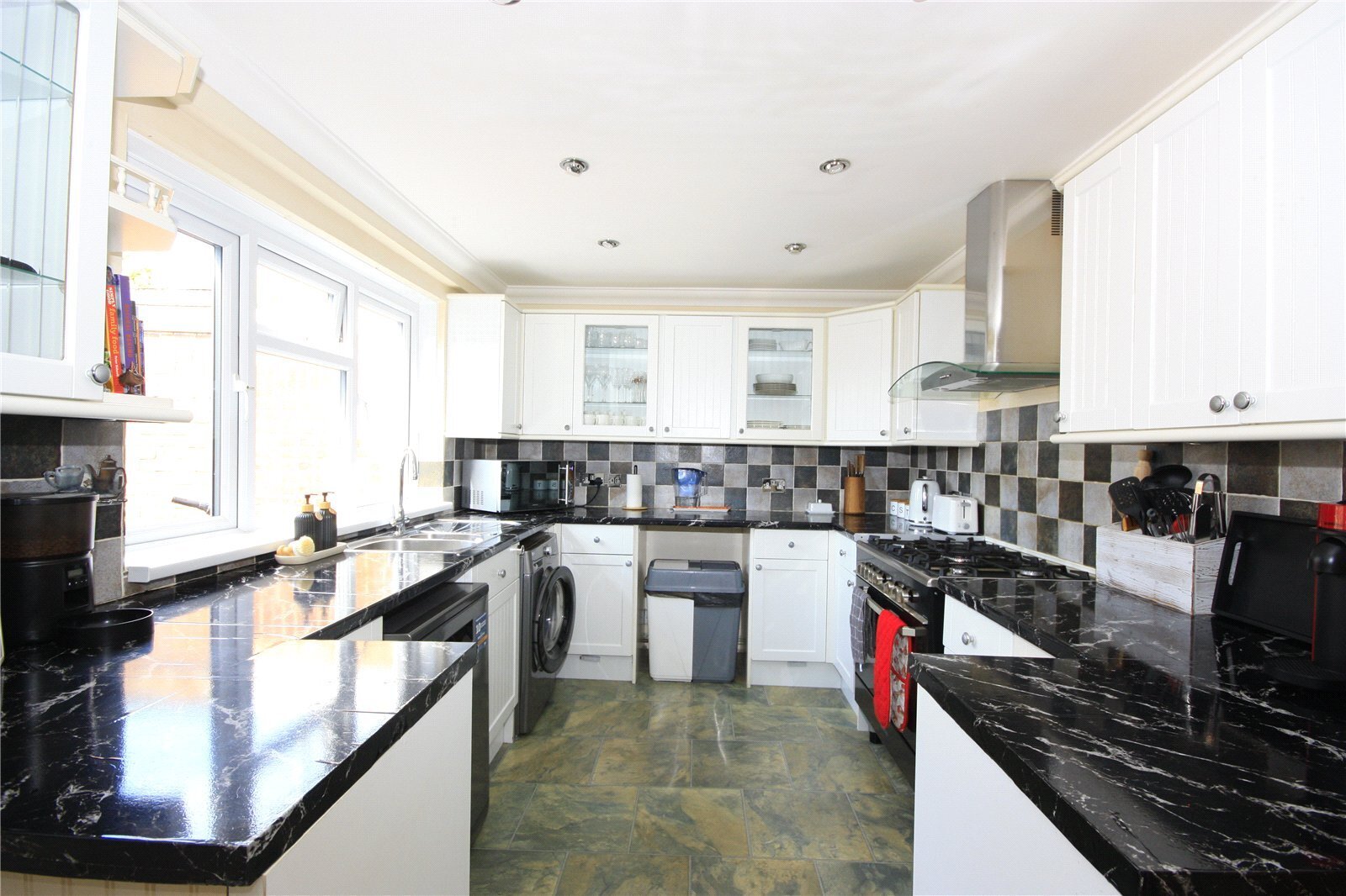 Freefolk Green, Havant, Hampshire, PO9 Image 4