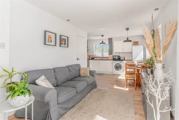 Property carousel image 10