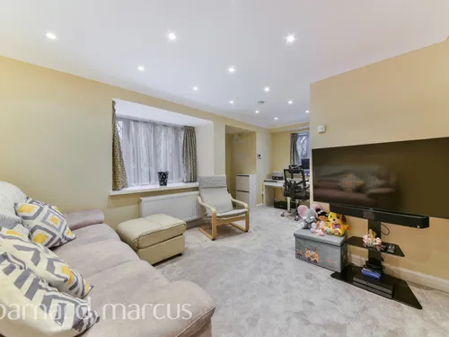 Sevenoaks Close, SUTTONphoto