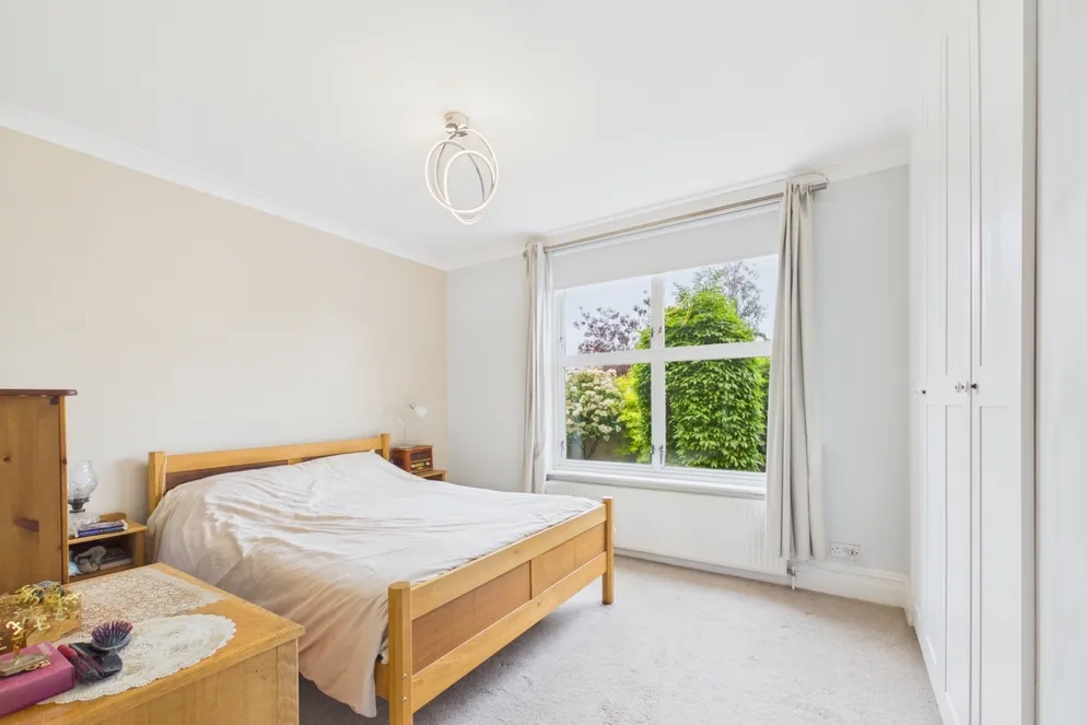 Property carousel item 6