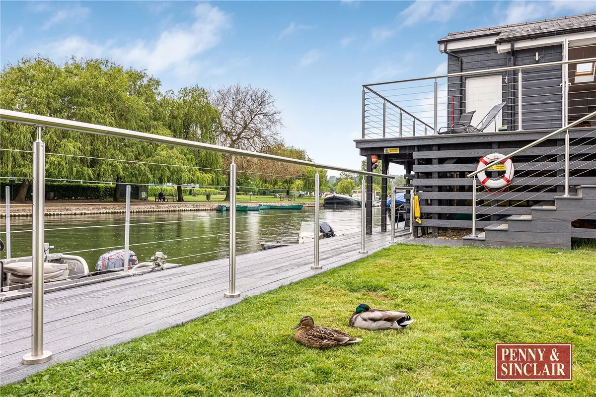 Wargrave Road, Henley-on-Thames, Berkshire, RG9