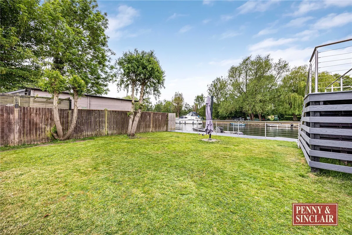 Wargrave Road, Henley-on-Thames, Berkshire, RG9