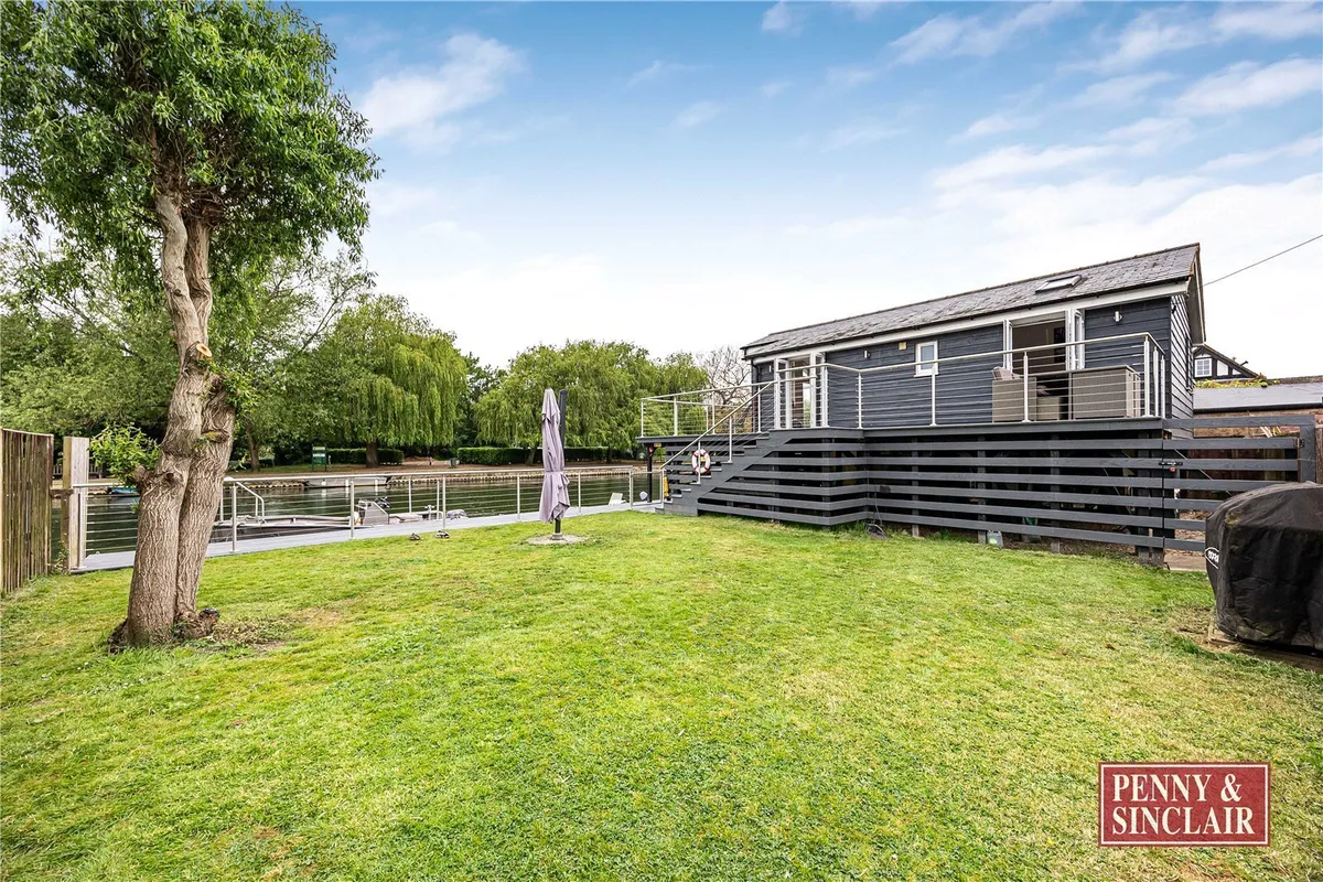 Wargrave Road, Henley-on-Thames, Berkshire, RG9