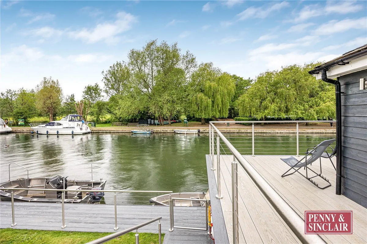 Wargrave Road, Henley-on-Thames, Berkshire, RG9