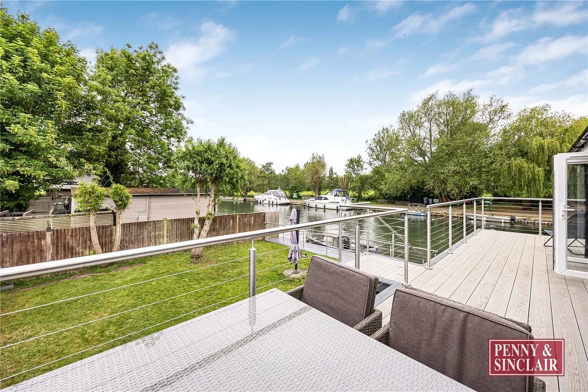 Wargrave Road, Henley-on-Thames, Berkshire, RG9