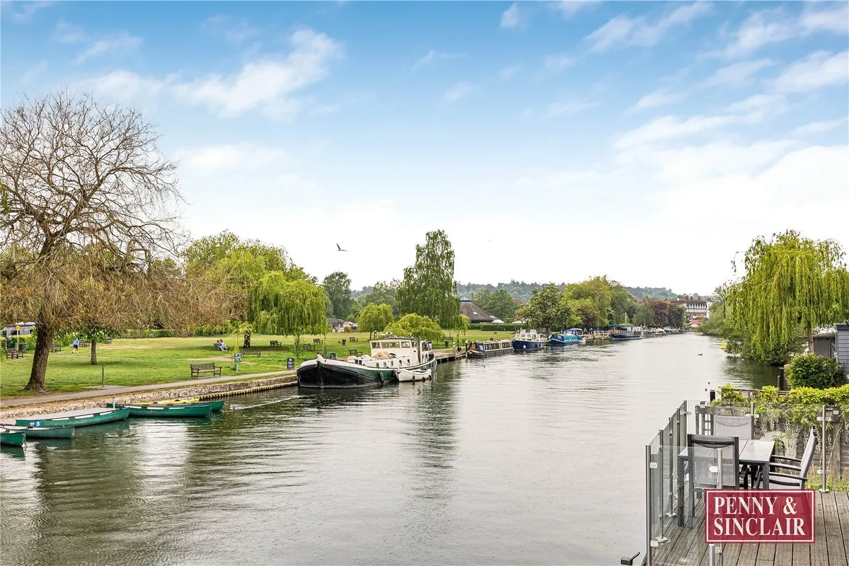 Wargrave Road, Henley-on-Thames, Berkshire, RG9