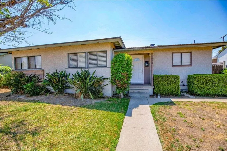 10207 Collett Ave, North Hills, CA 91343-1430