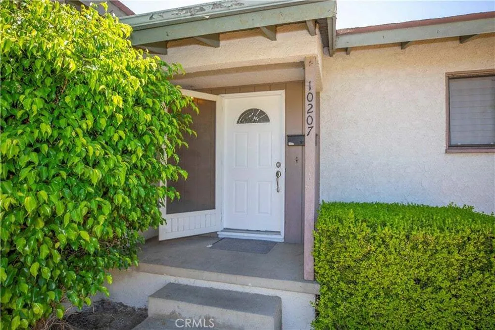 10207 Collett Ave, North Hills, CA 91343-1430