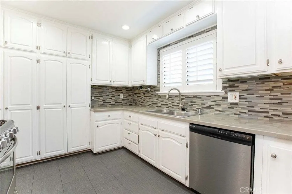 10207 Collett Ave, North Hills, CA 91343-1430