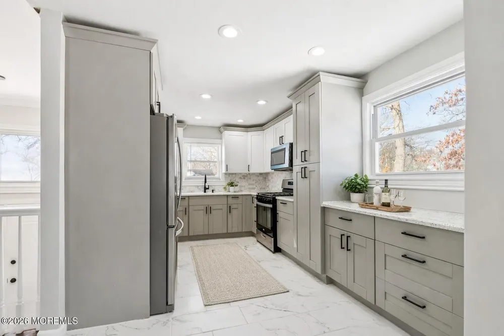 96 Twin Rivers Dr, Toms River, NJ 08753