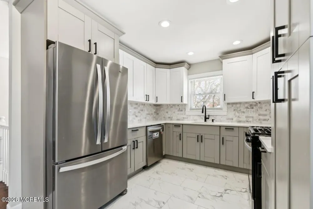 96 Twin Rivers Dr, Toms River, NJ 08753