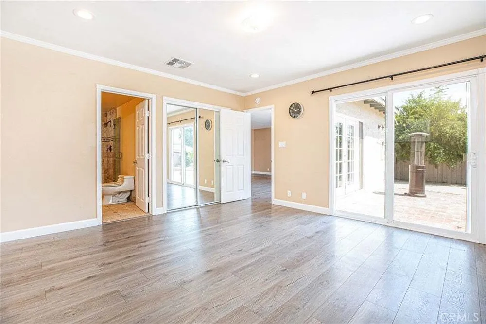 10207 Collett Ave, North Hills, CA 91343-1430