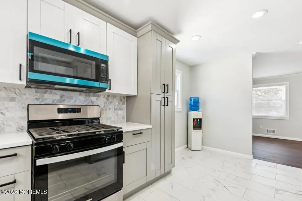 96 Twin Rivers Dr, Toms River, NJ 08753