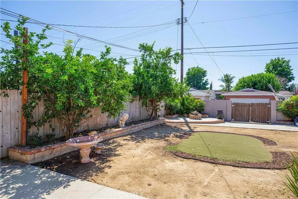 10207 Collett Ave, North Hills, CA 91343-1430