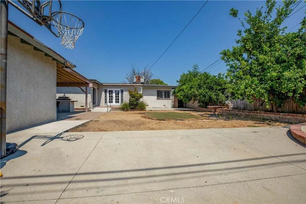10207 Collett Ave, North Hills, CA 91343-1430