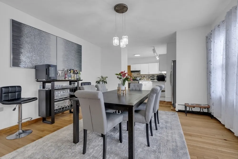 64 Commonwealth Rd, Watertown, MA 02472