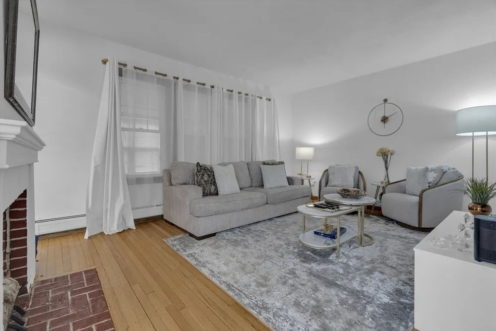 64 Commonwealth Rd, Watertown, MA 02472