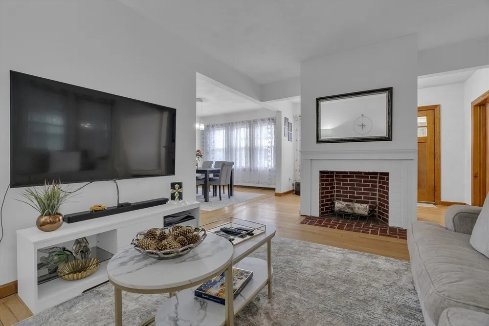 64 Commonwealth Rd, Watertown, MA 02472