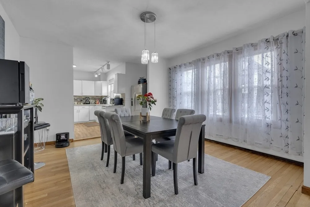 64 Commonwealth Rd, Watertown, MA 02472