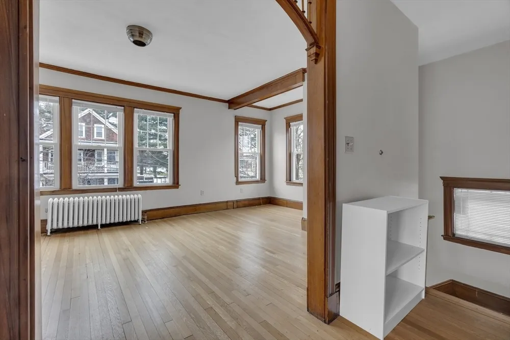64 Commonwealth Rd, Watertown, MA 02472