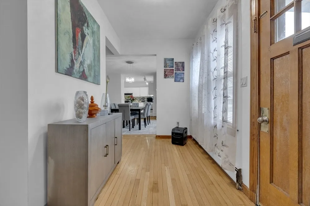 64 Commonwealth Rd, Watertown, MA 02472