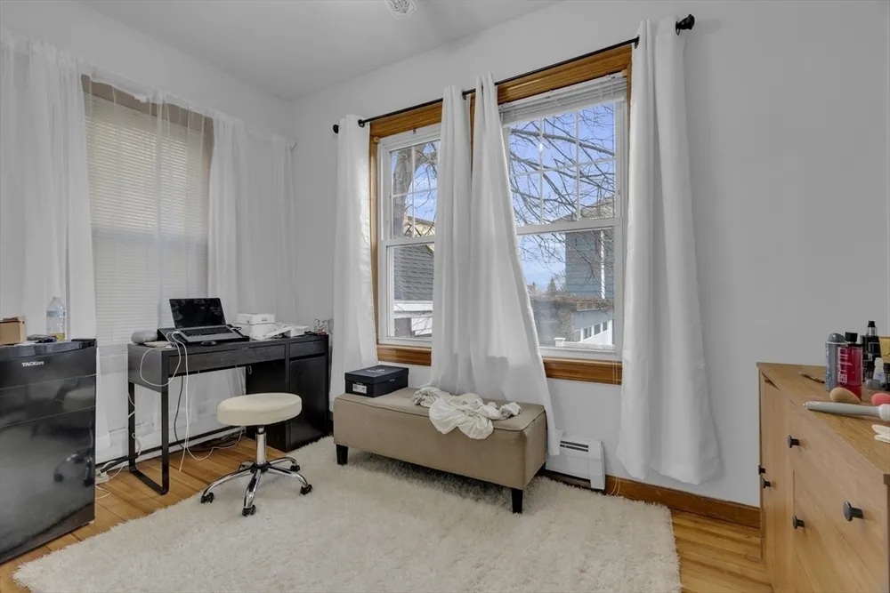 64 Commonwealth Rd, Watertown, MA 02472