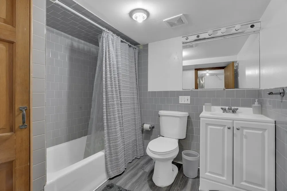 64 Commonwealth Rd, Watertown, MA 02472